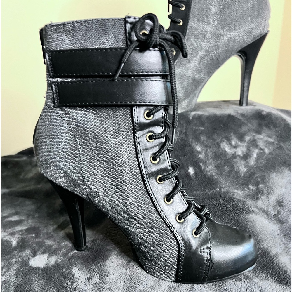 Ollio Women's Lace Up Military Buckle High Heel Black/Gray Ankle Boot Sz 8